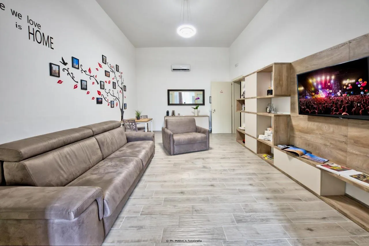 Hotiday Room Collection - Lecce Gianmarti Suite 3*,  意大利